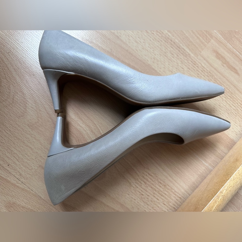 Franco Sarto classic heels in stone grey 2.5inch